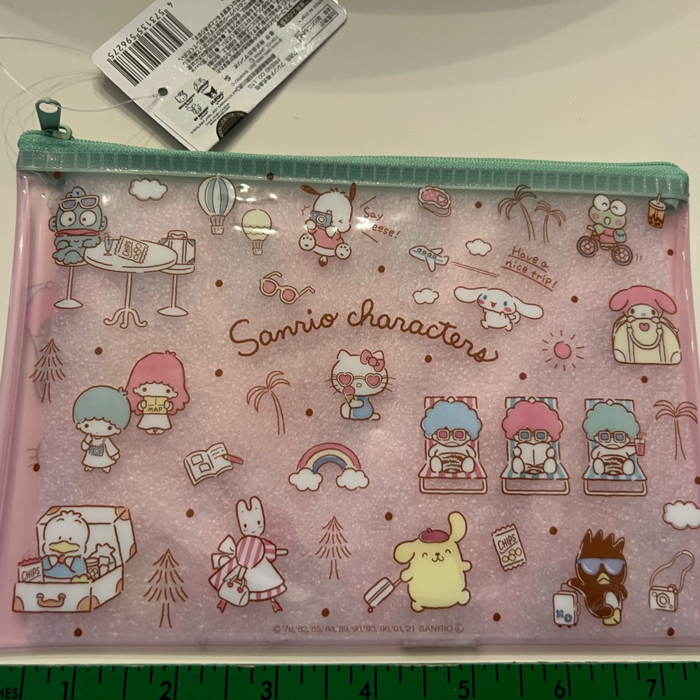 Sanrio. Characters glitter pouch